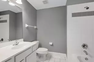 43 Foxcroft Rd, Naperville, IL 60565 - Photo 15