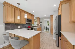 346 Lagoon Dr, Northfield, IL 60093 - Photo 11