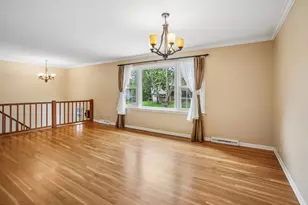 1062 E Williams Dr, Palatine, IL 60074 - Photo 3