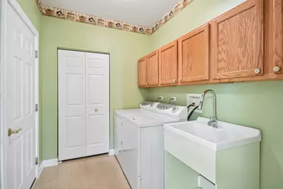 2261 Creekwood Drive, Mundelein, IL 60060 - Photo 15