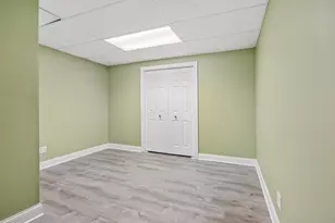 2261 Creekwood Dr, Mundelein, IL 60060 - Photo 19
