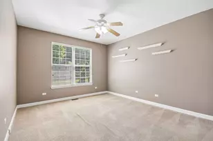 2261 Creekwood Dr, Mundelein, IL 60060 - Photo 13