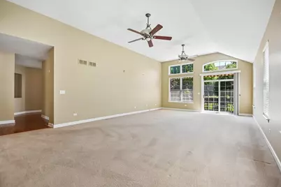2261 Creekwood Drive, Mundelein, IL 60060 - Photo 5