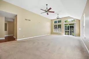 2261 Creekwood Dr, Mundelein, IL 60060 - Photo 5