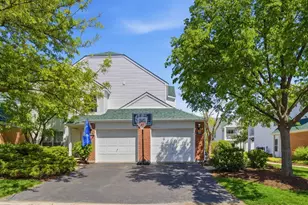 109 Meadowbrook Ln, Lake Bluff, IL 60044 - Photo 1