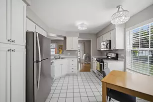 109 Meadowbrook Ln, Lake Bluff, IL 60044 - Photo 3