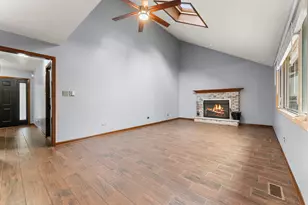 652 Naoma Dr, Crete, IL 60417 - Photo 7