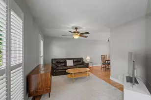 405 Carriage Hill Rd, Naperville, IL 60565 - Photo 3