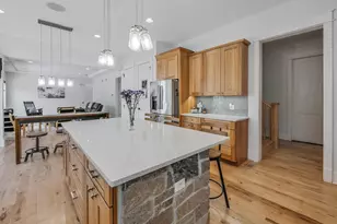 S492 Rebecca Ln, Winfield, IL 60190 - Photo 5