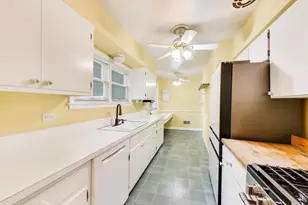610 S Na Wa Ta Ave, Mount Prospect, IL 60056 - Photo 7