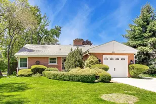 610 S Na Wa Ta Ave, Mount Prospect, IL 60056 - Photo 1