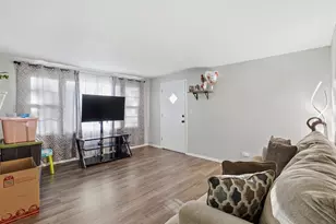 125 Bellevue Dr, Round Lake Park, IL 60073 - Photo 5