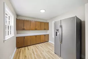 555 S Liberty St, Elgin, IL 60120 - Photo 9