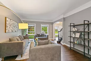 40W017 Carl Sandburg Rd, Saint Charles, IL 60175 - Photo 5