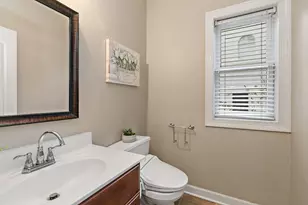 40W017 Carl Sandburg Rd, Saint Charles, IL 60175 - Photo 17