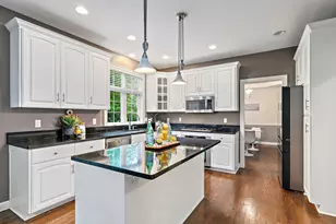 40W017 Carl Sandburg Rd, Saint Charles, IL 60175 - Photo 9