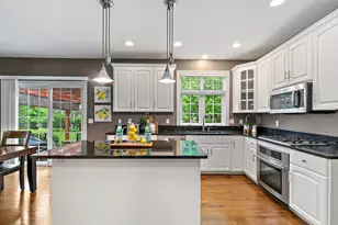 40W017 Carl Sandburg Rd, Saint Charles, IL 60175 - Photo 7