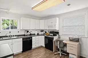 509 S Van Buren St, Batavia, IL 60510 - Photo 11