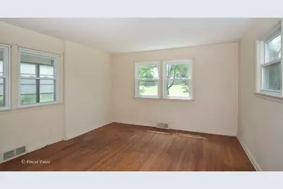 645 Pleasant Street, Woodstock, IL 60098 - Photo 5