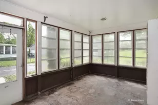 645 Pleasant St, Woodstock, IL 60098 - Photo 9
