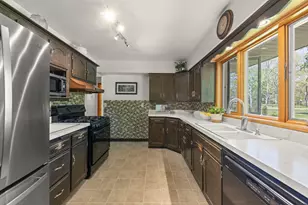 6023 S Richmond Ave, Willowbrook, IL 60527 - Photo 5