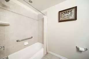 8300 Concord Dr, Morton Grove, IL 60053 - Photo 25