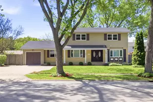 1117 E Kitson Dr, Palatine, IL 60074 - Photo 1