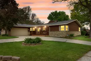 106 Sherwood Dr, Cary, IL 60013 - Photo 1
