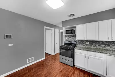 9111 S Kingston Avenue, Chicago, IL 60617 - Photo 9