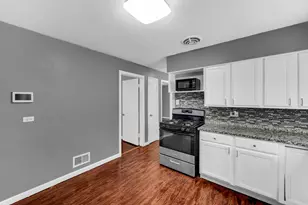 9111 S Kingston Ave, Chicago, IL 60617 - Photo 9