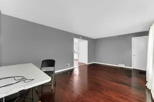9111 S Kingston Ave, Chicago, IL 60617 - Photo 5