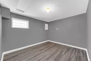 9111 S Kingston Ave, Chicago, IL 60617 - Photo 17
