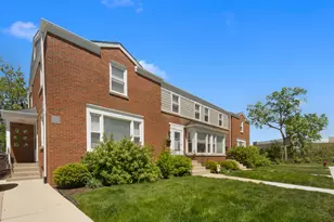 5638 W Carmen Ave, Chicago, IL 60630 - Photo 1