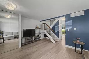 102 Bright Oaks Cir, Cary, IL 60013 - Photo 3