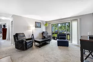 275 Wilmette Ct, Schaumburg, IL 60193 - Photo 3