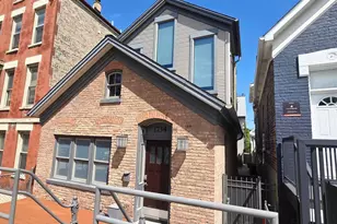 1734 W Beach Ave, Chicago, IL 60612 - Photo 1