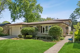 827 N Douglas Ave, Arlington Heights, IL 60004 - Photo 1
