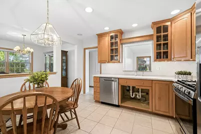 827 N Douglas Avenue, Arlington Heights, IL 60004 - Photo 5