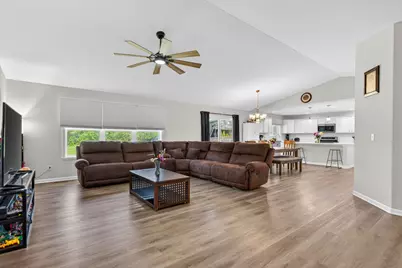 407 Sambor Trail, Belvidere, IL 61008 - Photo 5