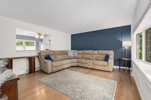 690 W Willow Glen, Addison, IL 60101 - Photo 3
