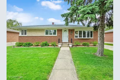 690 W Willow Glen, Addison, IL 60101 - Photo 1