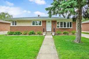 690 W Willow Glen, Addison, IL 60101 - Photo 1