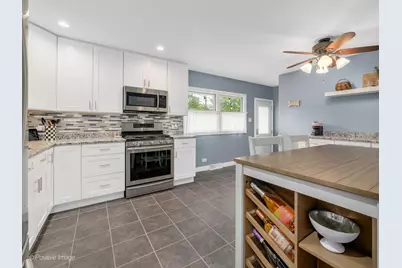 690 W Willow Glen, Addison, IL 60101 - Photo 9