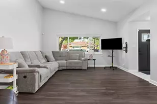 9517 Lavergne Ave, Skokie, IL 60077 - Photo 5