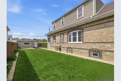 5320 N Lovejoy Avenue, Chicago, IL 60630 - Photo 3