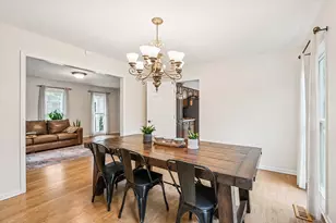 250 Wilshire Rd, Lake Forest, IL 60045 - Photo 5