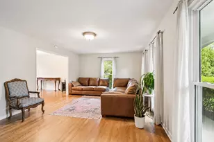 250 Wilshire Rd, Lake Forest, IL 60045 - Photo 3