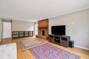 250 Wilshire Rd, Lake Forest, IL 60045 - Photo 9