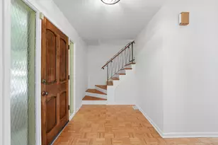 10S324 E Hampshire Ln, Willowbrook, IL 60527 - Photo 3