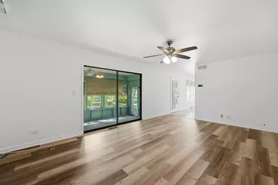 10S324 E Hampshire Lane, Willowbrook, IL 60527 - Photo 15